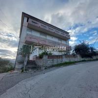 INTERO FABBRICATO CON BOX AUTO E TERRENO A FICARRA