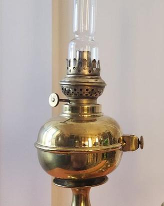 Lampada/lume a olio/petrolio in ottone
