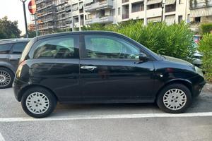 Ypsilon nera