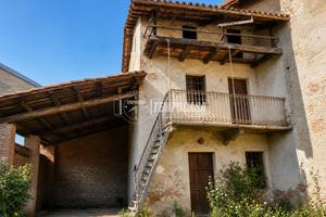 Casa indipendente con giardino privato e magazzino