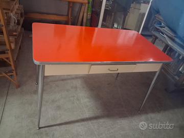 Tavolo anni 70 