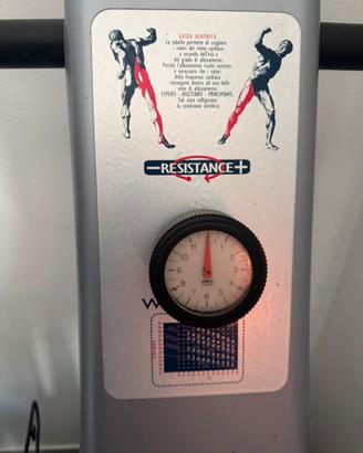 in blocco tapis roulant ellittica e ciclette