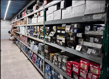 Stock di ricambi d’epoca