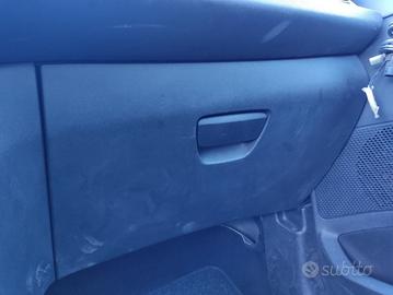Cassetto portaoggetti PEUGEOT 208 del 2012
