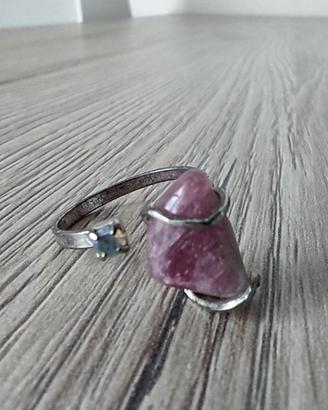 Anello regolabile con pietra e brillantino