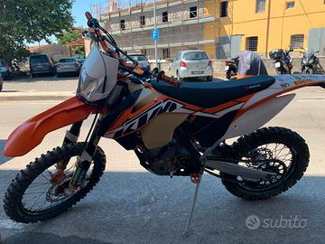 KTM 350EXC, targato con 90 ore
