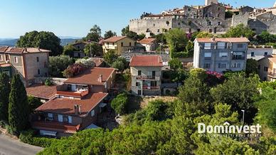 Casa indipendente di 180 m² con più di 5 locali a 