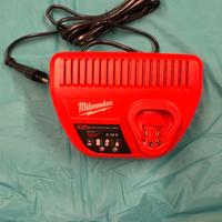 Milwaukee Carica Batterie M12v