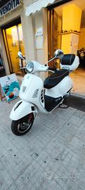 Piaggio Vespa 300 GTS