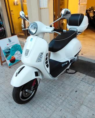 Piaggio Vespa 300 GTS