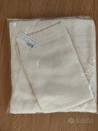 ASCIUGAMANI E TAPPETO 