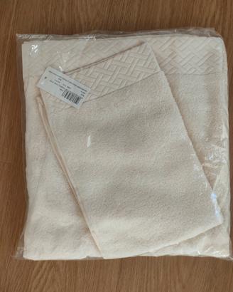 ASCIUGAMANI E TAPPETO 