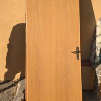 N. 4 Porte usate con maniglie e chiavi