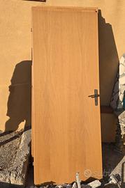 N. 4 Porte usate con maniglie e chiavi