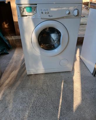 Lavatrice WHIRLPOOL 5 kg di carico 