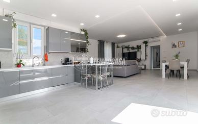 Elegante Trilocale con Terrazzo Living e Box