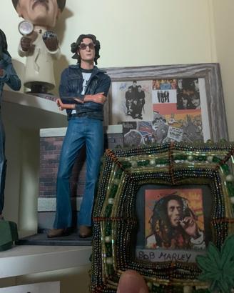 John Lennon e bob marley action figure