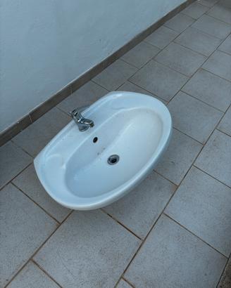 Lavabo da Bagno con Miscelatore