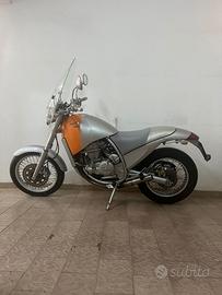 Motó Aprilia 650 Stark
