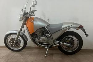 Motó Aprilia 650 Stark