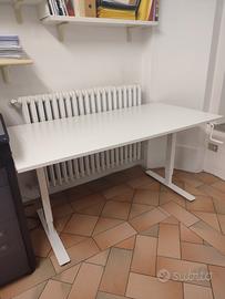 scrivania a manovella regolabile in altezza