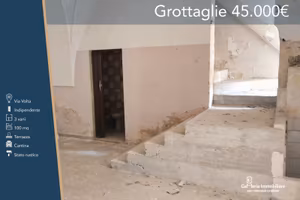 Indipendente allo stato rustico,terrazza e cantina