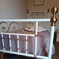 Letto singolo in ottone e ferro battuto