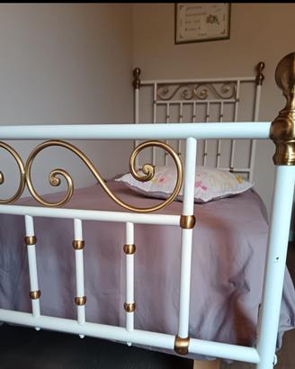 Letto singolo in ottone e ferro battuto