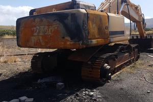 Escavatore Hyunday 320 NLC (RICAMBI)