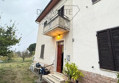 Cielo-terra con giardino e annesso