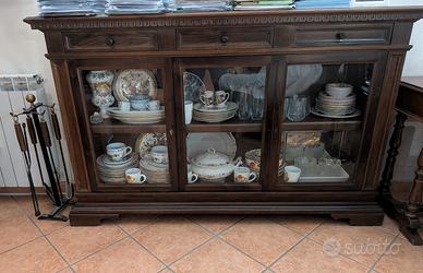 Credenza Vetrina in Legno Scuro a 3 Ante