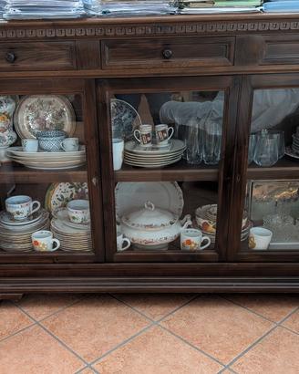 Credenza Vetrina in Legno Scuro a 3 Ante