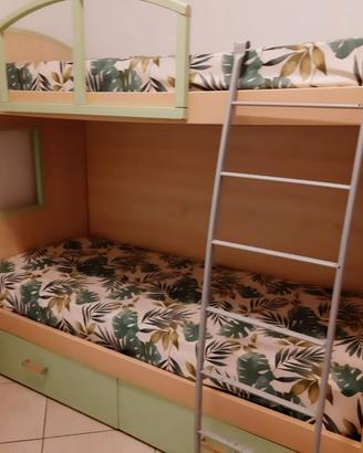 LETTO A CASTELLO IN LEGNO, BEIGE E VERDE