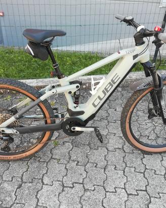 E-BIKE CUBE STEREO HYBRID 120 PRO Taglia "S"