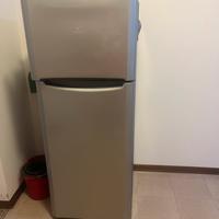 Frigorifero combinato con congelatore