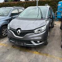 Renault Scenic del 2018 per ricambi