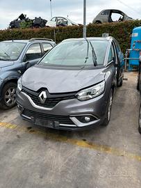 Renault Scenic del 2018 per ricambi