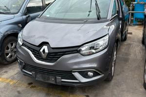 Renault Scenic del 2018 per ricambi