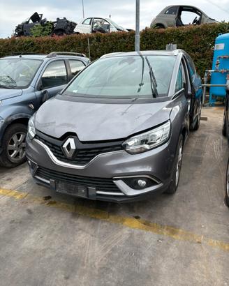 Renault Scenic del 2018 per ricambi