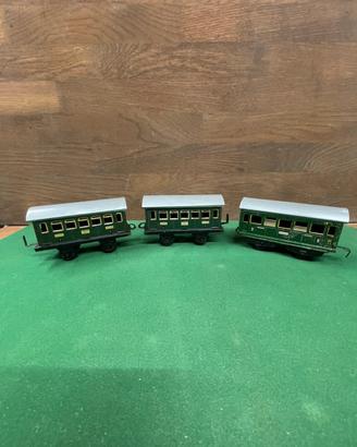3 carrozze ferroviarie in latta