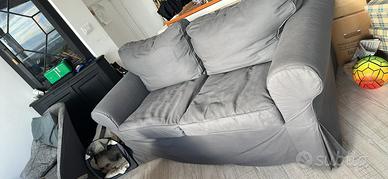 Divano Ektop grigio 2 posti come nuovo