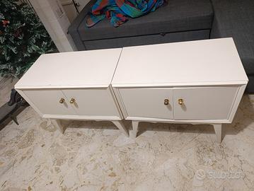 comodini con antine 