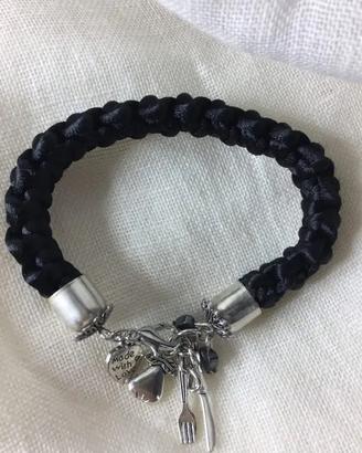 Bracciale Nero ad Uncinetto con Charms