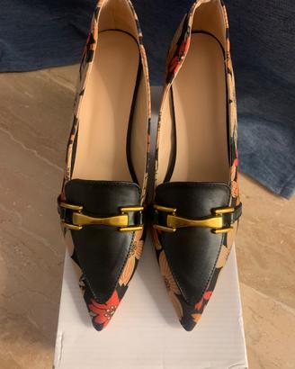Scarpe stile floreale con tacco
