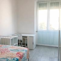 Ampia stanza singola a studentessa o lavoratrice
