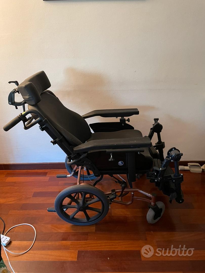 Sedia a rotelle per anziani e disabili. - Arredamento e Casalinghi In  vendita a Torino