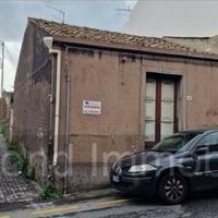 Casa singola con terreno a Piedimonte Etneo