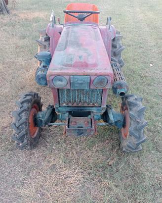 trattore Kubota 4x4