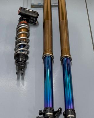 SHOWA KIT A SOSPENSIONI FORK + MONO HRC 2025