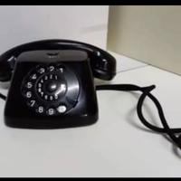 Telefono nero in bachelite